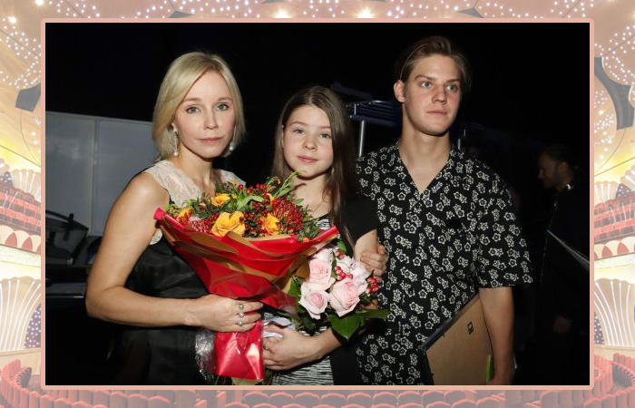 Марина Зудина с детьми.