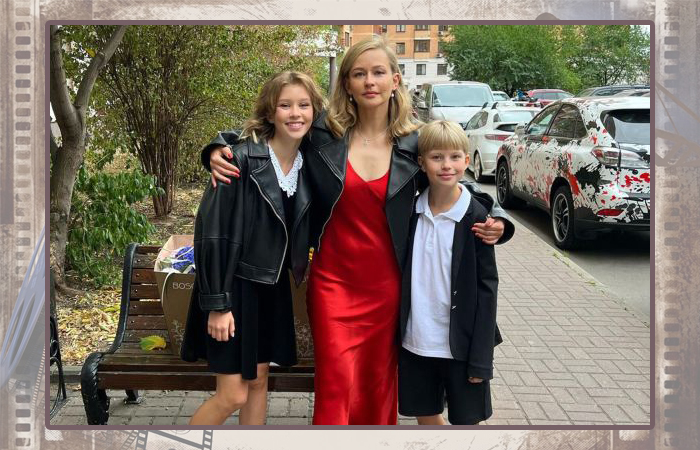 Юлия Пересильд с дочерями. Юлия Пересильд с дочерями.