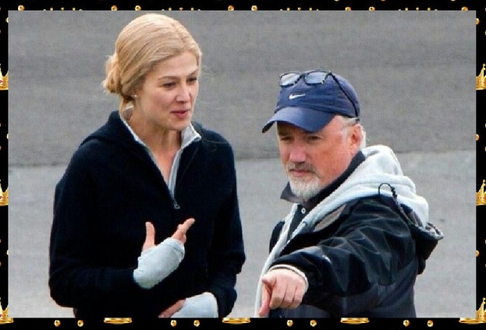 Розамунд Пайк и Девид Финчер во время съемок "Исчезнувшей" Розамунд Пайк и Девид Финчер во время съемок "Исчезнувшей"