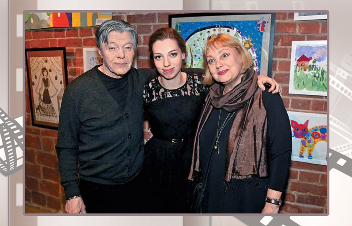 Александр Збруев и Елена Шанина с дочерью Татьяной. Александр Збруев и Елена Шанина с дочерью Татьяной.