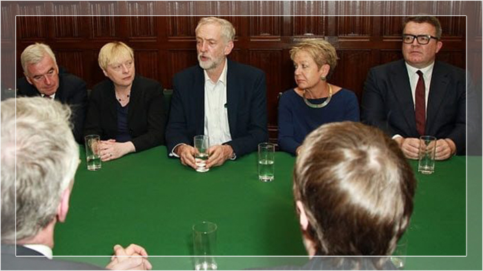 Нынешний левый лидер оппозиции Джереми Корбин. Нынешний левый лидер оппозиции Джереми Корбин.