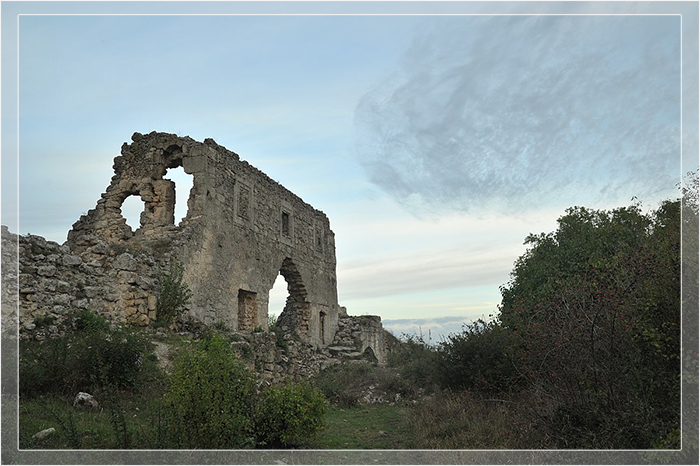 Остатки крепости Дорос, нынешний Мангуп. Остатки крепости Дорос, нынешний Мангуп.
