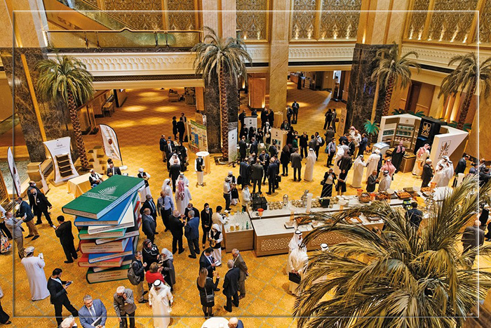 В отеле Emirates Palace в Абу-Даби участники Международной конференции по финиковым пальмам 2022 года. 