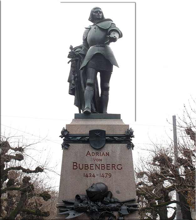 Памятник легендарному герою Швейцарии Адриану фон Бубенбергу.