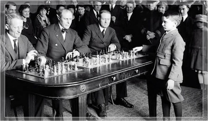 На время учёбы шахматы пришлось немного забросить. На время учёбы шахматы пришлось немного забросить.