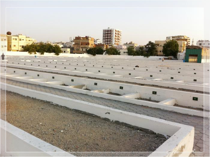 Сейчас на кладбище Уммуна Хава можно увидеть безымянные могилы – ваххабиты запрещают как-то помечать их.
