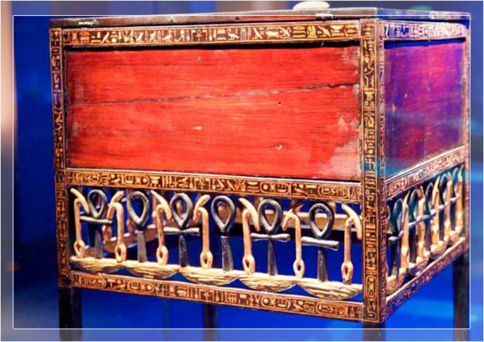 Сундук на ножках из гробницы Тутанхамона. Сундук на ножках из гробницы Тутанхамона.