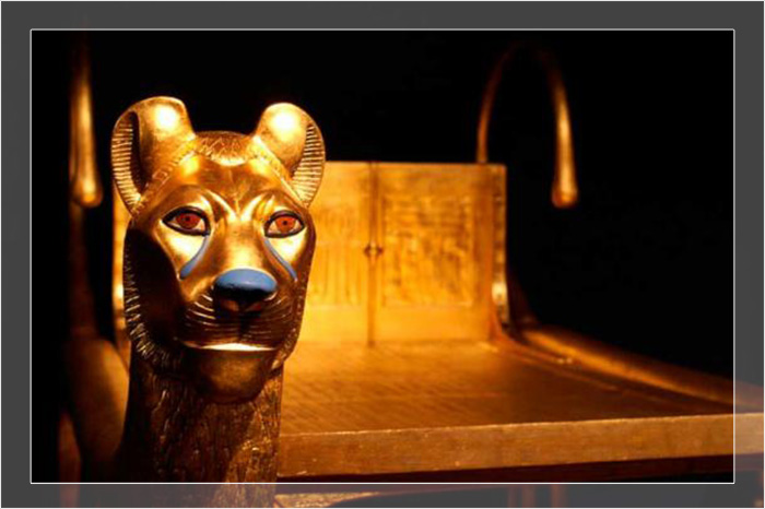 Фрагмент ритуального ложа из гробницы Тутанхамона, копия. Фрагмент ритуального ложа из гробницы Тутанхамона, копия.