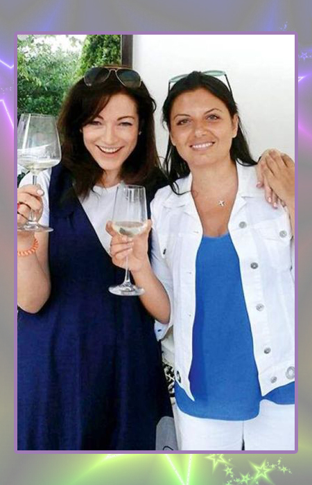 Алёна Хмельницкая и Маргарита Симоньян. Алёна Хмельницкая и Маргарита Симоньян.