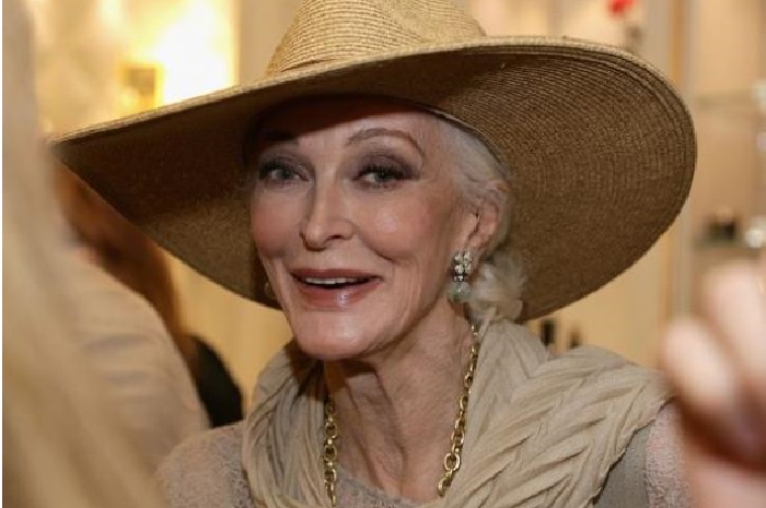 Легенде американского подиума Кармен Делль'Орефиче - 91 год. Легенде американского подиума Кармен Делль'Орефиче - 91 год.