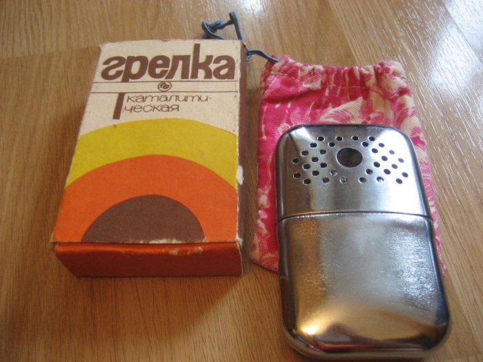 При помощи миниатюрной грелки можно было быстро согреть руки. /Фото: img.allzip.org При помощи миниатюрной грелки можно было быстро согреть руки. /Фото: img.allzip.org