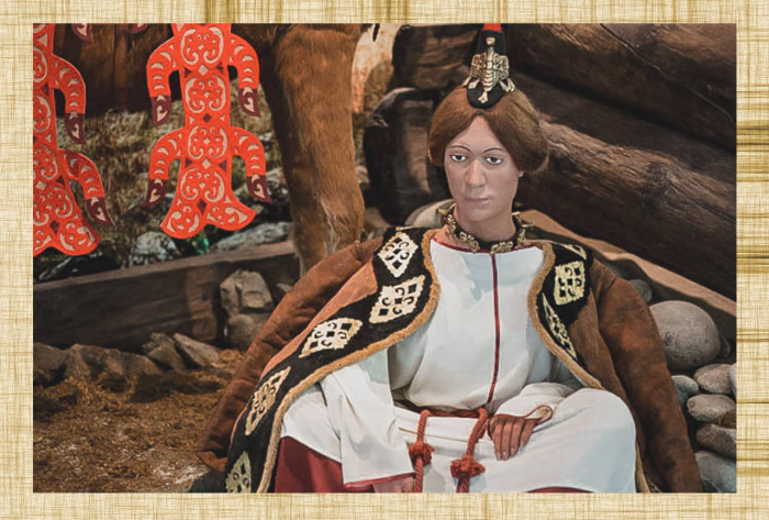 Возможно, её считали жрицей, и даже сейчас некоторые так думают.