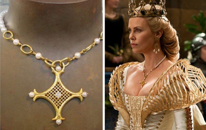 Украшения в фильме больше привлекли внимание зрителей, чем игра актеров. Украшения в фильме больше привлекли внимание зрителей, чем игра актеров.