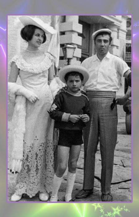 Родители Тиграна Кеосаяна и его старший брат Давид. Родители Тиграна Кеосаяна и его старший брат Давид.