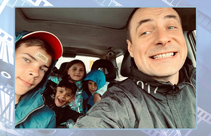 Евгений Цыганов с детьми. Евгений Цыганов с детьми.