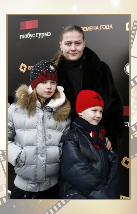 Мария Голубкина с детьми.