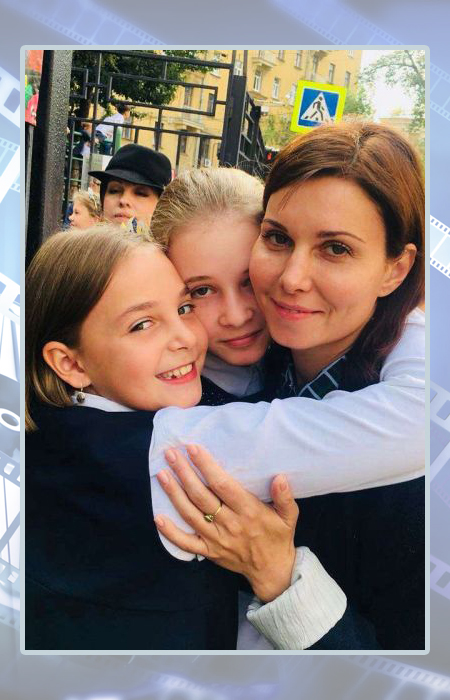 Александра Урсуляк с дочерями.