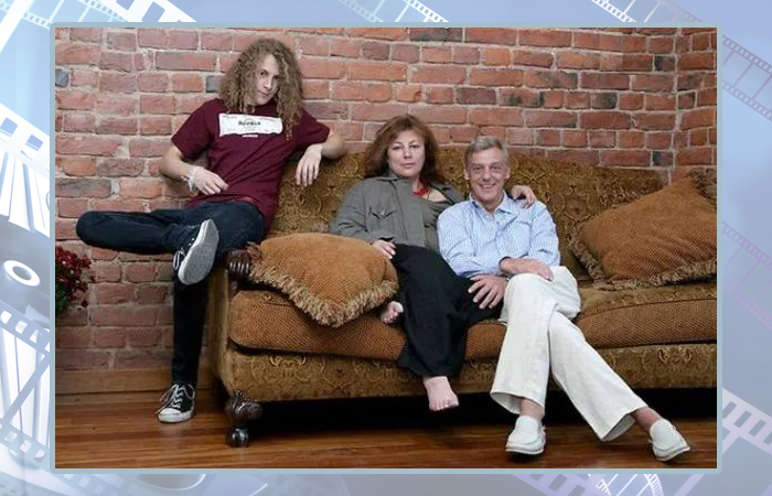 Александр Половцев и Юлия Соболевская с сыном. Александр Половцев и Юлия Соболевская с сыном.