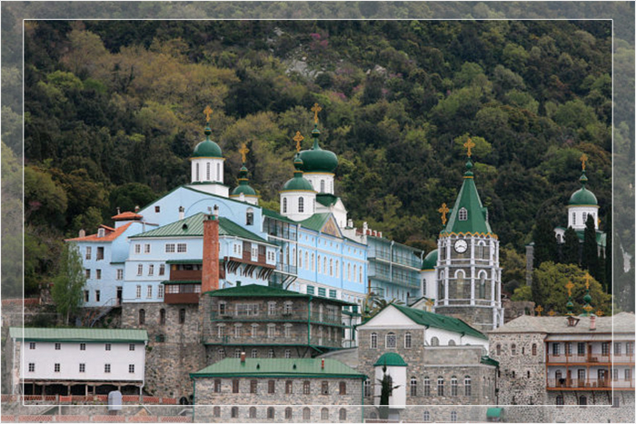 В монастыре мальчика приняли и воспитали, дав имя Михаил Толотос. В монастыре мальчика приняли и воспитали, дав имя Михаил Толотос.
