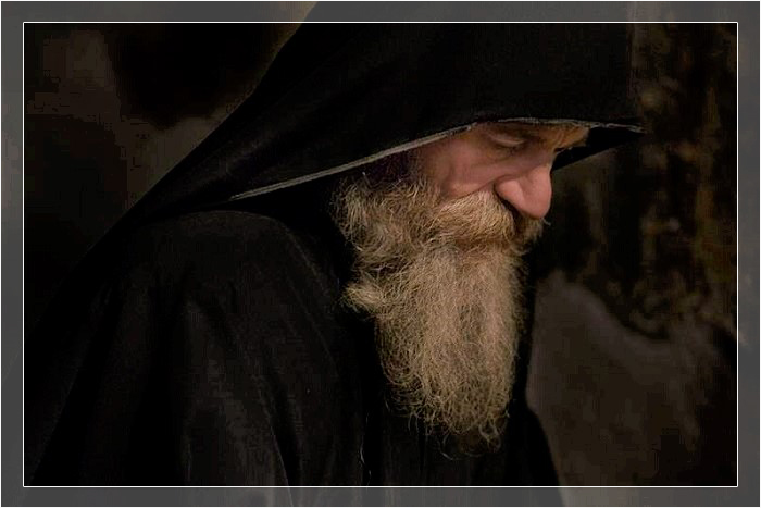 Михаил Толотос был единственным монахом в своей обители, который никогда не видел женщин. Михаил Толотос был единственным монахом в своей обители, который никогда не видел женщин.