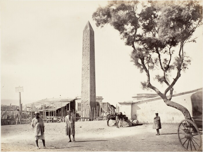 Египетский обелиск Игла Клеопатры в Александрии, Египет, около 1870 года. Фото: images.metmuseum.org.