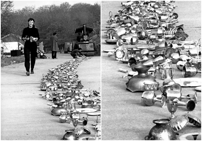 Создание тридцати серебряных монет, Корнелия Паркер, 1988 год. Создание тридцати серебряных монет, Корнелия Паркер, 1988 год.