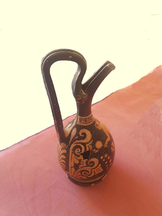 Керамический сосуд, найденный в храме. / Фото: https://www.culture.gov.gr Керамический сосуд, найденный в храме. / Фото: https://www.culture.gov.gr