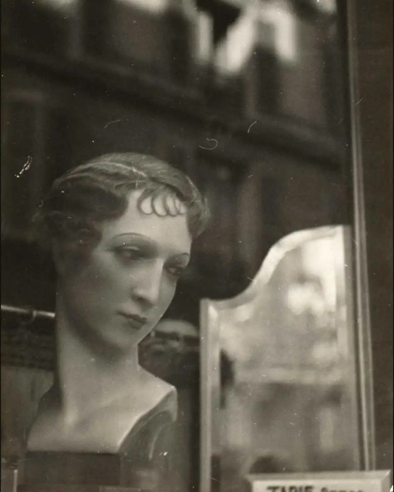 Манекен в витрине, Дора Маар, 1935 год. Фото: pinterest.com.