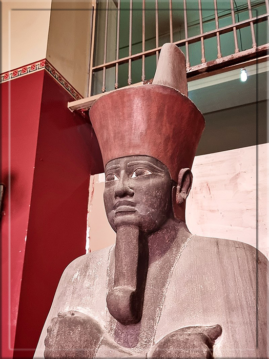 Статуя Ментухотепа II.