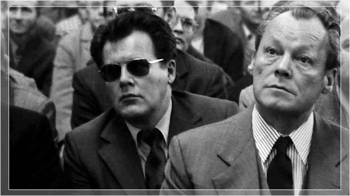 Благодаря своей близости к канцлеру Гийом узнавал всё из первых уст. Благодаря своей близости к канцлеру Гийом узнавал всё из первых уст.