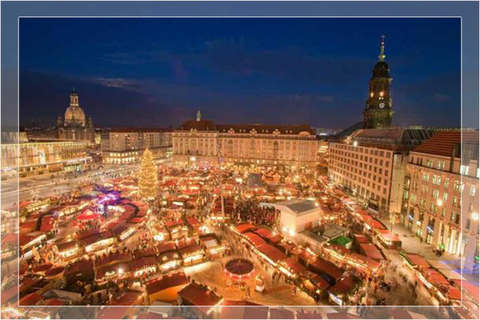 Дрезденский Striezelmarkt впервые был проведён в 1434 году и считается первым настоящим рождественским рынком.