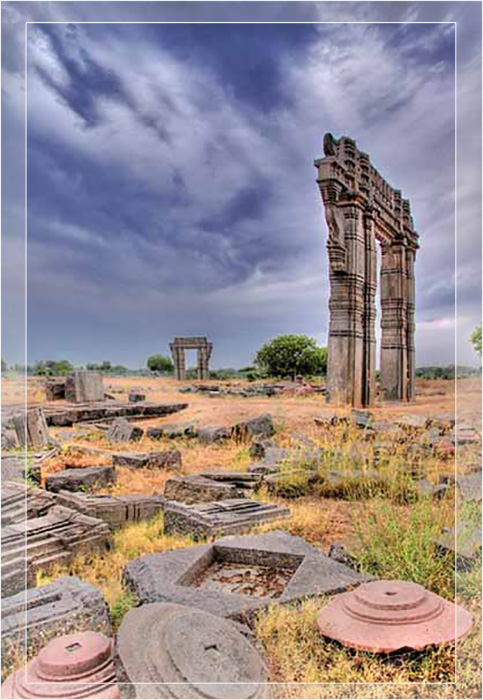Руины династии Какатия. Какатия Кала Торанам (Врата Орогаллы).