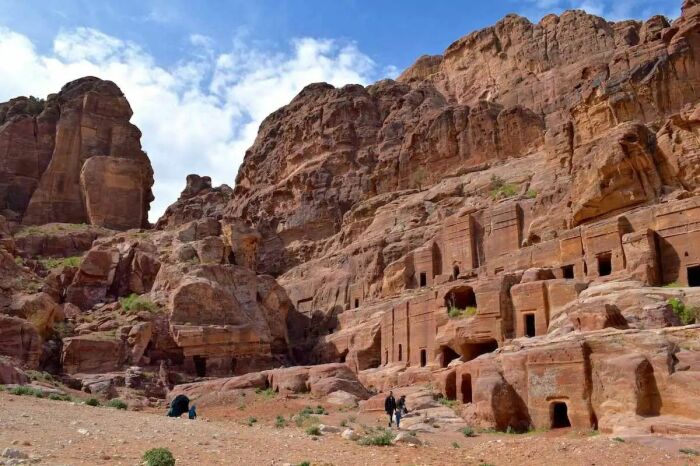 Невероятные древние храмы в Петре, Иордания. Фото: en.wikipedia.org.