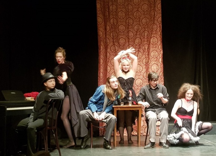 Тапёр как молчаливый наблюдатель.