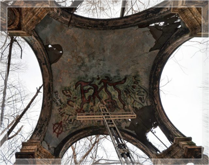 Купол над «Алтарем адского дома». Купол над «Алтарем адского дома».