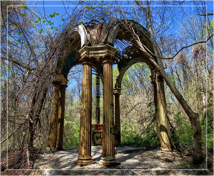 «Алтарь адского дома» в Мэриленде. «Алтарь адского дома» в Мэриленде.