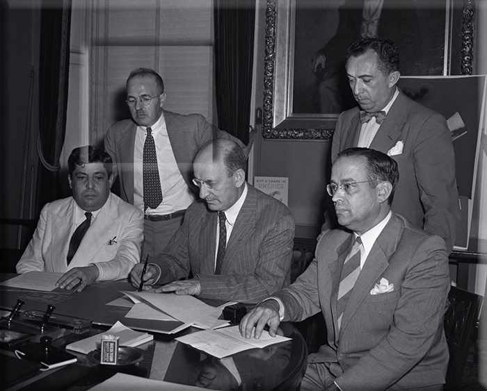 Гарри наводнил ведомство советскими агентами. Гарри наводнил ведомство советскими агентами.