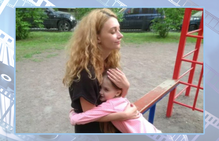 Юлия Маврина с дочерью.
