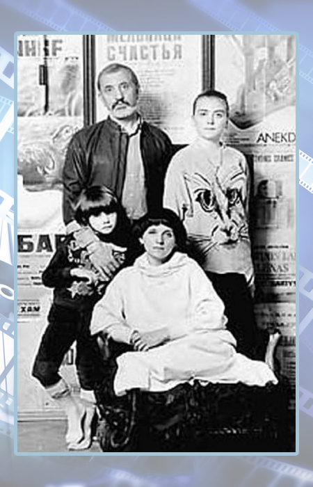 Виктор Мережко с женой и детьми.