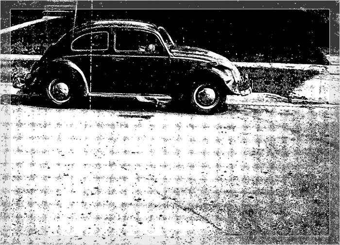 Если внимательно посмотреть на днище этого VW Beetle, то можно увидеть голубя, которого только что выпустили из потайного люка, вырезанного в днище автомобиля.