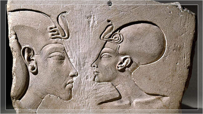 Изображение Эхнатона и Нефертити.
