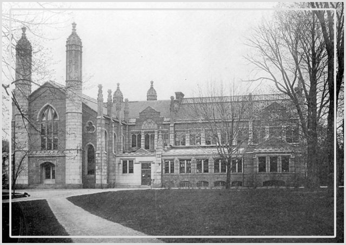Гор Холл, одно из зданий Гарвардского университета, 1913 год.
