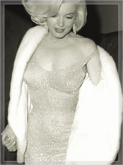 Мэрилин Монро в платье, расшитом 10 тысячами кристаллов Swarovski, 1962 год.