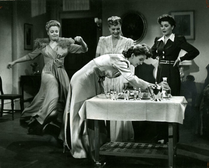 Кадр из фильма Жёны оркестрантов. Фото: bing.com.