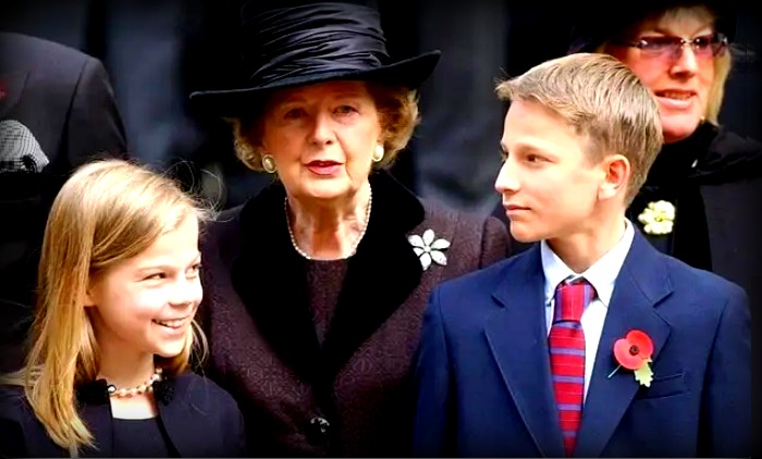  Маргарет Тэтчер со своими внуками.