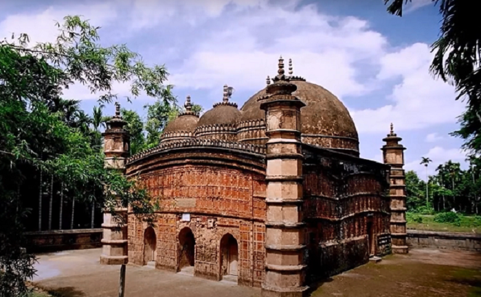 Гробница Джахана Али, самое посещаемое сооружение из более чем трехсот. Источник: commons.wikimedia.org