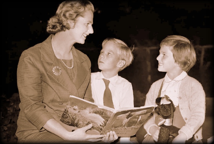 Маргарет Тэтчер с детьми.