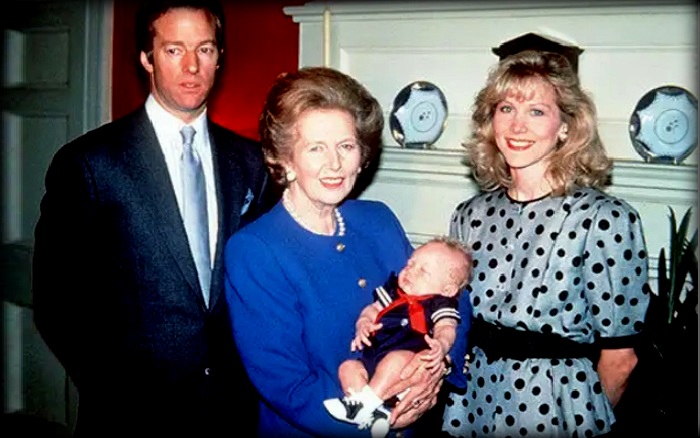 Маргарет Тэтчер с сыном Марком, невесткой Дианой и первым внуком Майклом.