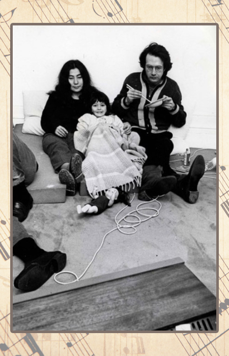 Йоко Оно и Тони Кокс с дочерью.