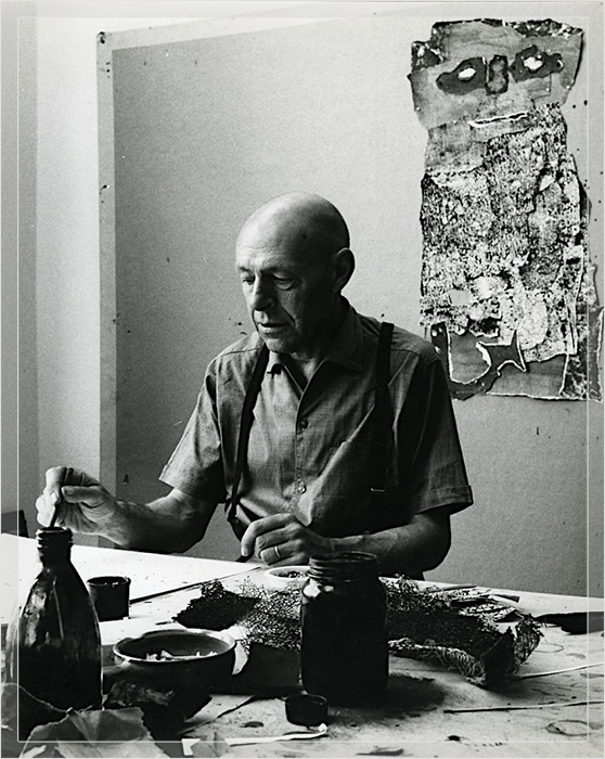 Фотография Жана Дюбюффе в его мастерской в ​​1960 году.